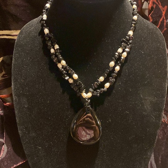 Black and white beaded Multi strand necklace with twist closure. Bracelet - Picture 2 of 10